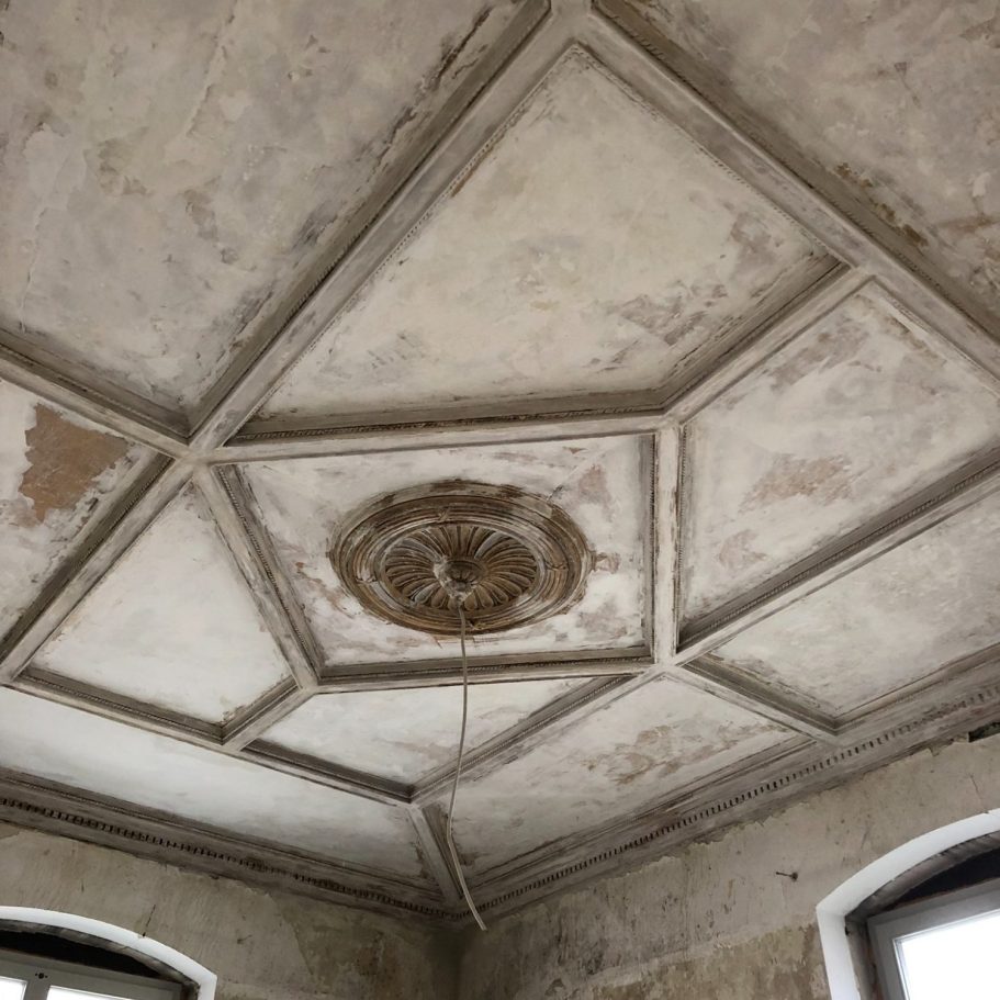 stuckdecke stuckateur restauration